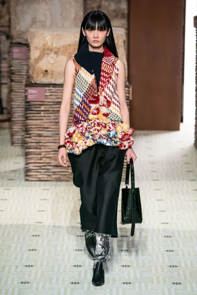 Look 11